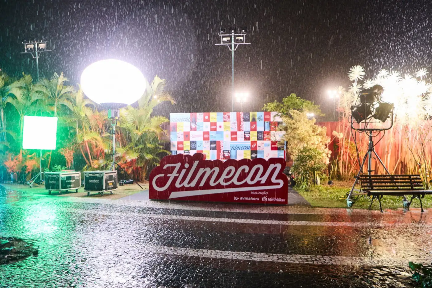Filmecon à noite no Teatro Gamaro